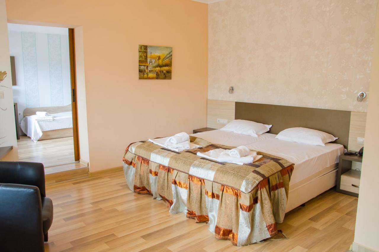Hotel Fantazia Хасково Екстериор снимка